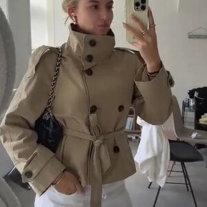 Elegant Women's Tan Trench Coat